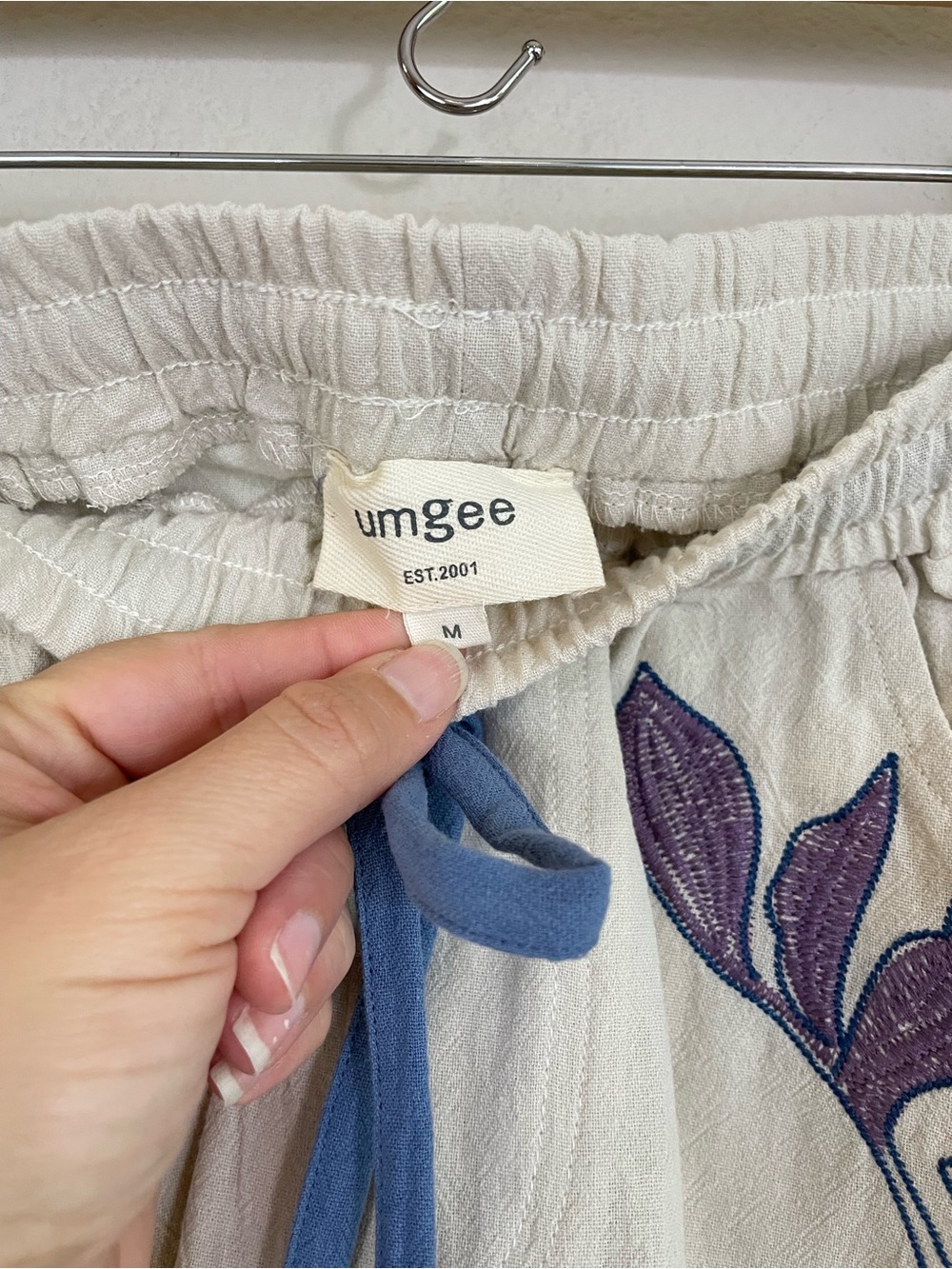 Umgee Floral Embroidered Barrel Pull On Pant Size Medium Boho-Coastal - Picture 4 of 10